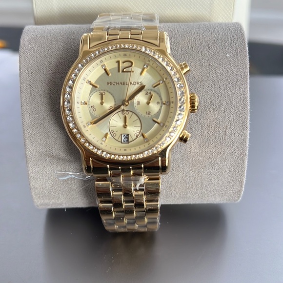 🔥NIB never used Michael Kors watch (gold) with Crystal face…It’s a showstopper! - Picture 2 of 7